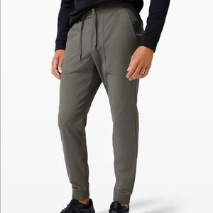 Lululemon ABC Warpstream jogger size M sage gray